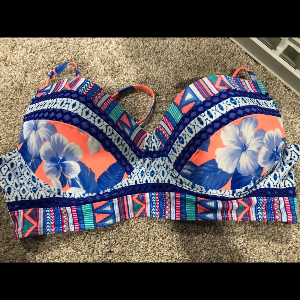 Bikinis - Picture 2 of 5